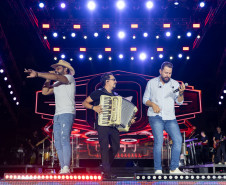 Diego & Arnaldo abrem último fim de semana do Verão Maior Paraná com show eclético em Pontal do Paraná