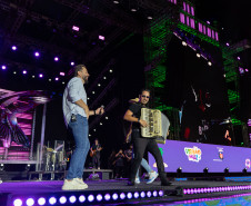 Diego & Arnaldo abrem último fim de semana do Verão Maior Paraná com show eclético em Pontal do Paraná