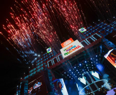 Hugo & Guilherme atraem 87 mil pessoas para as areias de Caiobá com hits icônicos