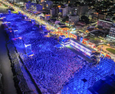 Hugo & Guilherme atraem 87 mil pessoas para as areias de Caiobá com hits icônicos