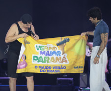 Hugo & Guilherme atraem 87 mil pessoas para as areias de Caiobá com hits icônicos