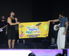 Hugo & Guilherme atraem 87 mil pessoas para as areias de Caiobá com hits icônicos