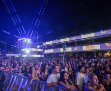 Hugo & Guilherme atraem 87 mil pessoas para as areias de Caiobá com hits icônicos