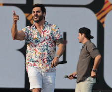 A dupla Israel e Rodolffo  durante  apresentação do seu  show  no Verão Maior Paraná, em Matinhos - 08/02/2026