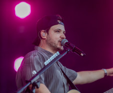 A dupla Israel e Rodolffo  durante  apresentação do seu  show  no Verão Maior Paraná, em Matinhos - 08/02/2026