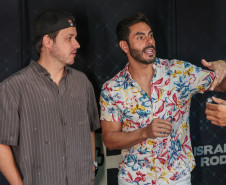 A dupla Israel e Rodolffo  durante  apresentação do seu  show  no Verão Maior Paraná, em Matinhos - 08/02/2026