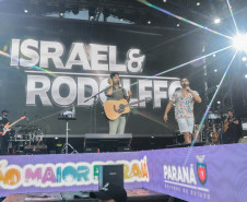A dupla Israel e Rodolffo  durante  apresentação do seu  show  no Verão Maior Paraná, em Matinhos - 08/02/2026