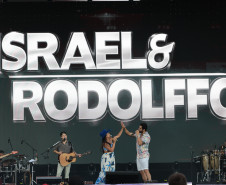 A dupla Israel e Rodolffo  durante  apresentação do seu  show  no Verão Maior Paraná, em Matinhos - 08/02/2026