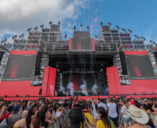 A dupla Israel e Rodolffo  durante  apresentação do seu  show  no Verão Maior Paraná, em Matinhos - 08/02/2026