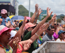 Padre Reginaldo Manzotti reúne 38 mil pessoas no último domingo do Verão Maior Paraná