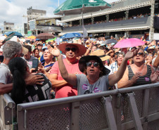 Padre Reginaldo Manzotti reúne 38 mil pessoas no último domingo do Verão Maior Paraná