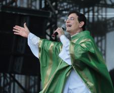 Padre Reginaldo Manzotti reúne 38 mil pessoas no último domingo do Verão Maior Paraná