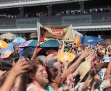 Padre Reginaldo Manzotti reúne 38 mil pessoas no último domingo do Verão Maior Paraná