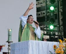 Padre Reginaldo Manzotti reúne 38 mil pessoas no último domingo do Verão Maior Paraná