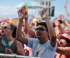 Padre Reginaldo Manzotti reúne 38 mil pessoas no último domingo do Verão Maior Paraná