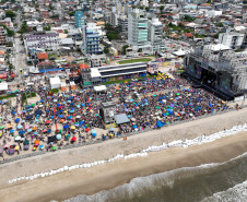 Padre Reginaldo Manzotti reúne 38 mil pessoas no último domingo do Verão Maior Paraná