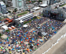 Padre Reginaldo Manzotti reúne 38 mil pessoas no último domingo do Verão Maior Paraná