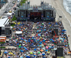 Padre Reginaldo Manzotti reúne 38 mil pessoas no último domingo do Verão Maior Paraná