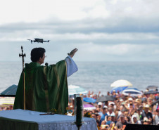 Padre Reginaldo Manzotti reúne 38 mil pessoas no último domingo do Verão Maior Paraná