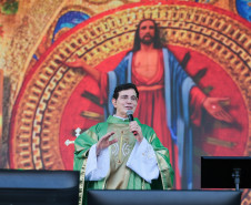 Padre Reginaldo Manzotti reúne 38 mil pessoas no último domingo do Verão Maior Paraná