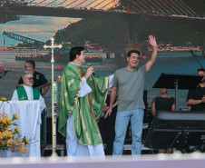 Padre Reginaldo Manzotti reúne 38 mil pessoas no último domingo do Verão Maior Paraná