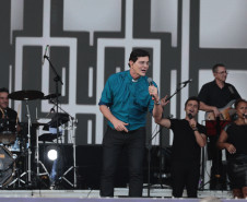 Padre Reginaldo Manzotti reúne 38 mil pessoas no último domingo do Verão Maior Paraná