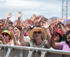 Padre Reginaldo Manzotti reúne 38 mil pessoas no último domingo do Verão Maior Paraná