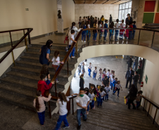 Governo do Paraná abre edital da 3.ª edição do programa Crianças no Teatro