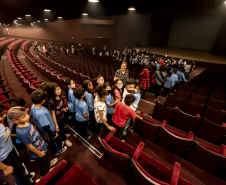 Governo do Paraná abre edital da 3.ª edição do programa Crianças no Teatro