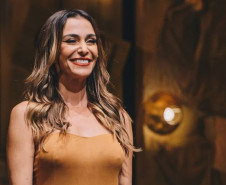 Mônica Martelli faz última apresentação de “Minha Vida em Marte” em Curitiba