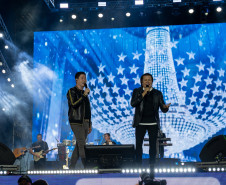 Clássicos do sertanejo no Verão Maior, Teodoro & Sampaio e Gian & Giovani agitam Pontal do Paraná