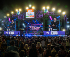 Clássicos do sertanejo no Verão Maior, Teodoro & Sampaio e Gian & Giovani agitam Pontal do Paraná