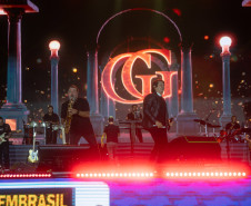 Clássicos do sertanejo no Verão Maior, Teodoro & Sampaio e Gian & Giovani agitam Pontal do Paraná