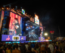 Clássicos do sertanejo no Verão Maior, Teodoro & Sampaio e Gian & Giovani agitam Pontal do Paraná
