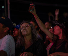Clássicos do sertanejo no Verão Maior, Teodoro & Sampaio e Gian & Giovani agitam Pontal do Paraná