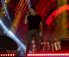 Clássicos do sertanejo no Verão Maior, Teodoro & Sampaio e Gian & Giovani agitam Pontal do Paraná