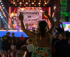 Clássicos do sertanejo no Verão Maior, Teodoro & Sampaio e Gian & Giovani agitam Pontal do Paraná