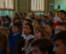 Governo do Paraná abre edital da 3.ª edição do programa Crianças no Teatro