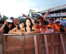 Aonde quer que eu vá: chuva, coral e emoção marcam show dos Paralamas em Matinhos