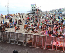 Aonde quer que eu vá: chuva, coral e emoção marcam show dos Paralamas em Matinhos