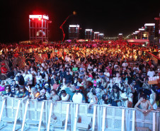 Aonde quer que eu vá: chuva, coral e emoção marcam show dos Paralamas em Matinhos