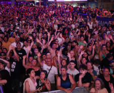 Aonde quer que eu vá: chuva, coral e emoção marcam show dos Paralamas em Matinhos