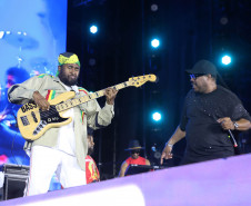 Reggae, praia e conexão: Inner Circle embala 153 mil pessoas em Matinhos