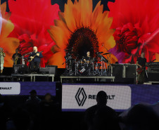 Aonde quer que eu vá: chuva, coral e emoção marcam show dos Paralamas em Matinhos