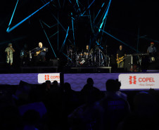 Aonde quer que eu vá: chuva, coral e emoção marcam show dos Paralamas em Matinhos