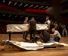 Novo piano marca aporte histórico no Teatro Guaíra e inaugura temporada da OSP