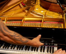 Novo piano marca aporte histórico no Teatro Guaíra e inaugura temporada da OSP