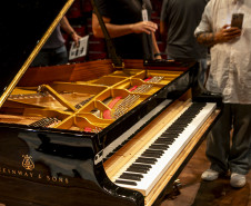 Novo piano marca aporte histórico no Teatro Guaíra e inaugura temporada da OSP