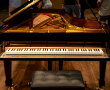 Novo piano marca aporte histórico no Teatro Guaíra e inaugura temporada da OSP