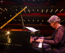 Novo piano marca aporte histórico no Teatro Guaíra e inaugura temporada da OSP